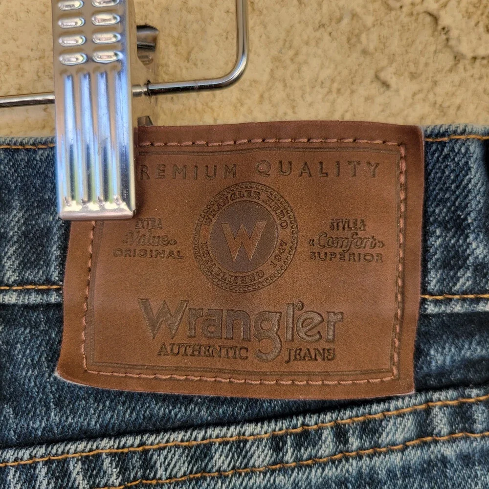 Wrangler Mens Classic Straight Jeans Blue 5 Pocket Medium Wash Denim 35x32